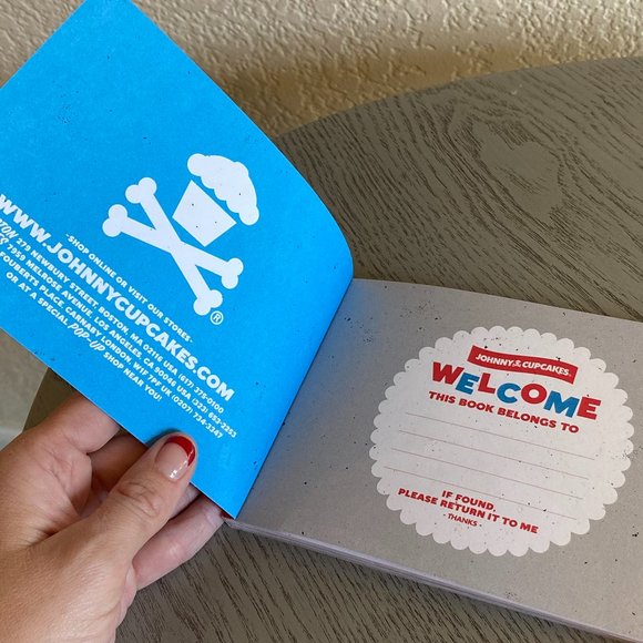 Johnny Cupcakes An Unordinary Bake Shop Story Book - Picture 3 of 3